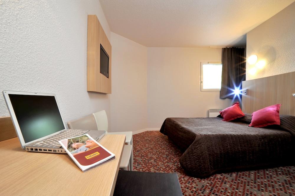 Welcomotel Coignières Esterno foto