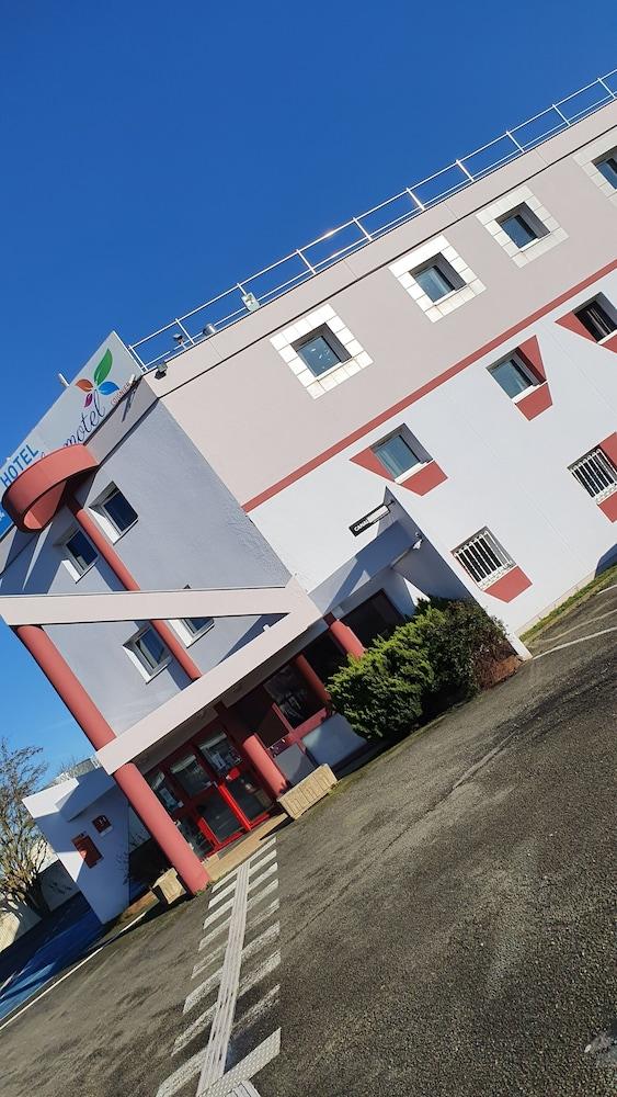 Welcomotel Coignières Esterno foto