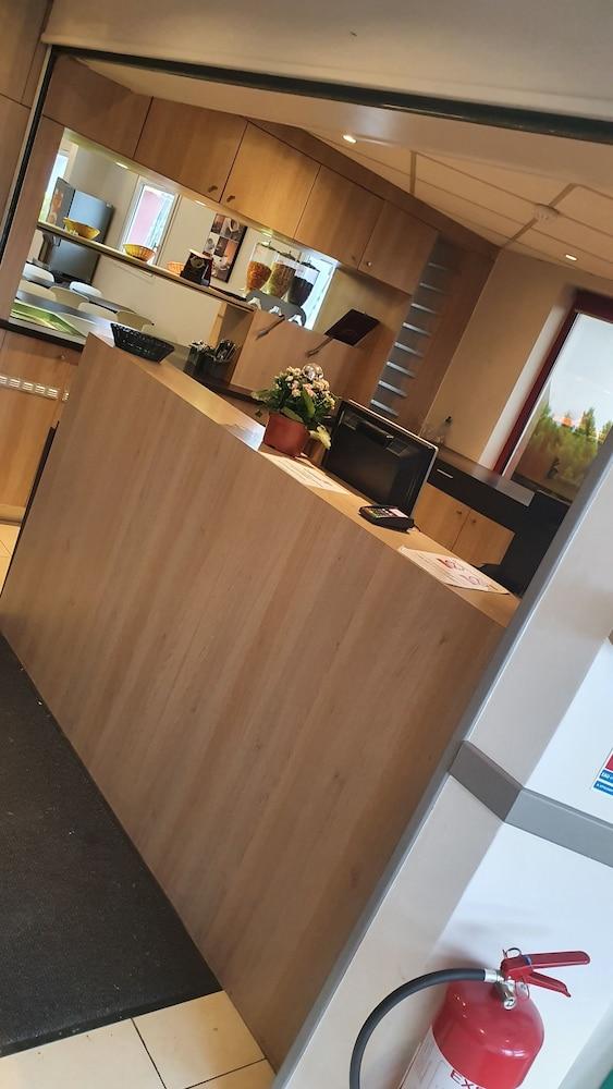 Welcomotel Coignières Esterno foto