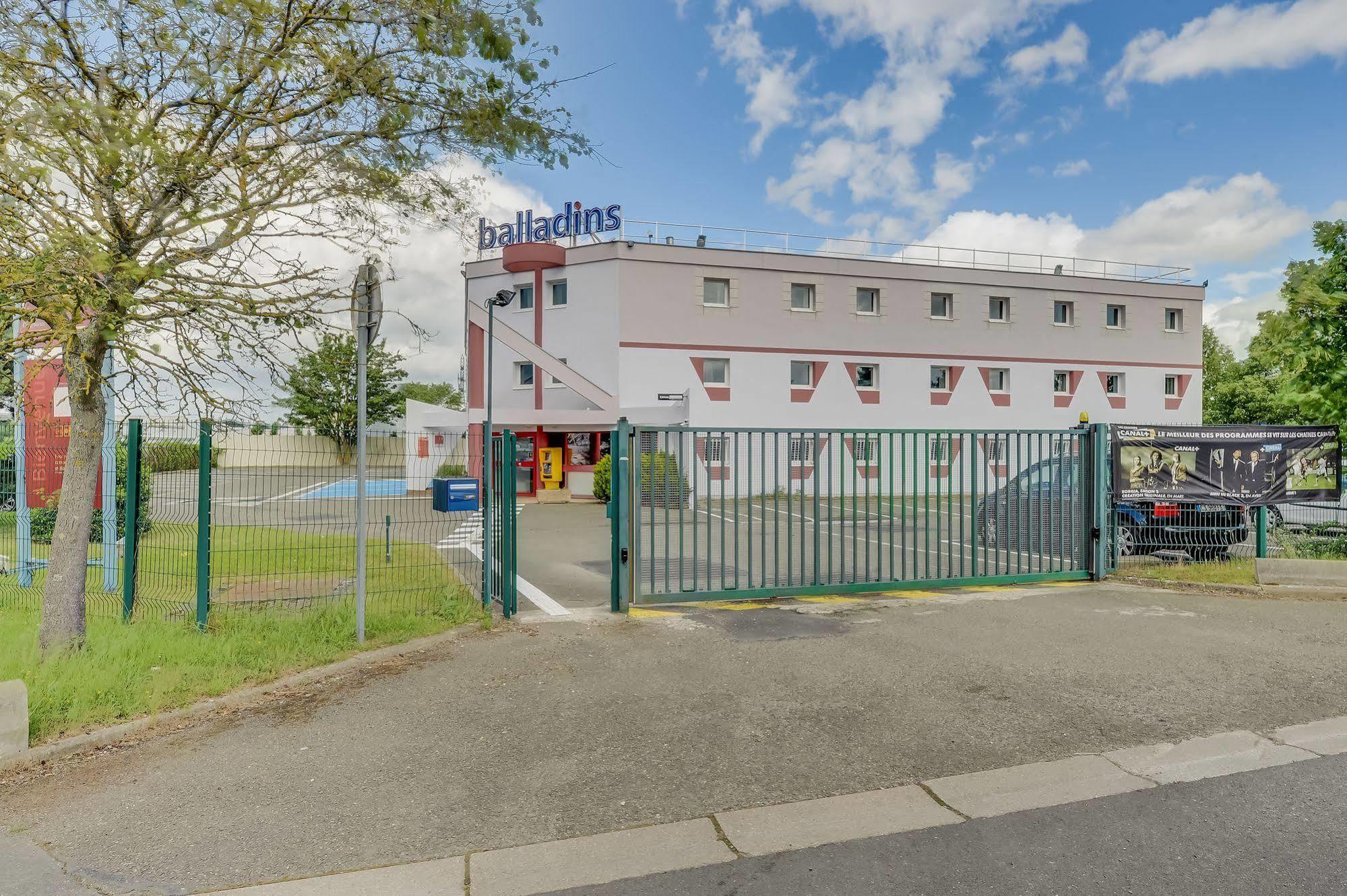 Welcomotel Coignières Esterno foto