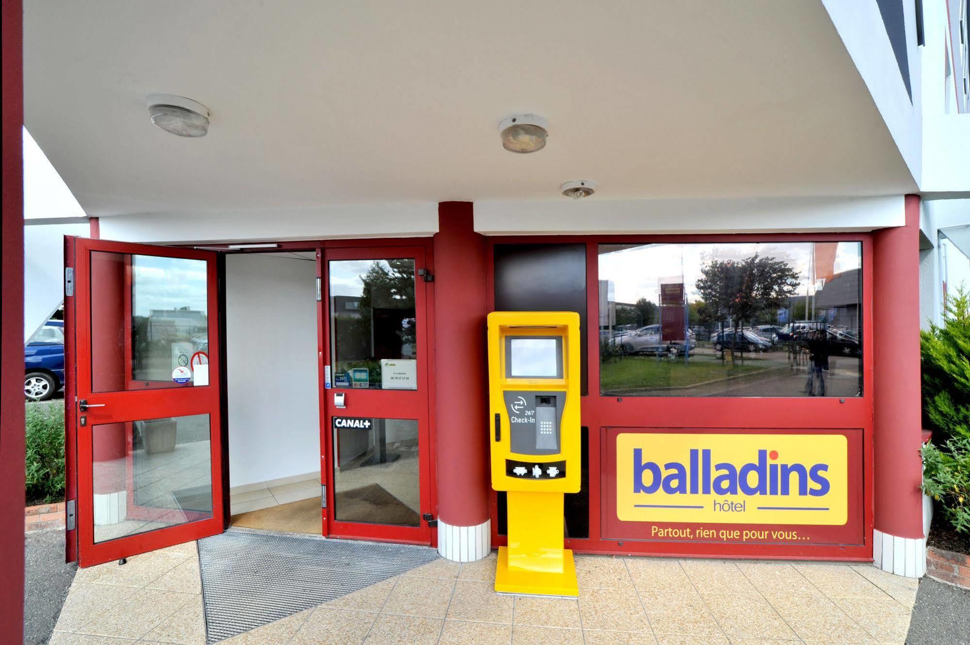 Welcomotel Coignières Esterno foto