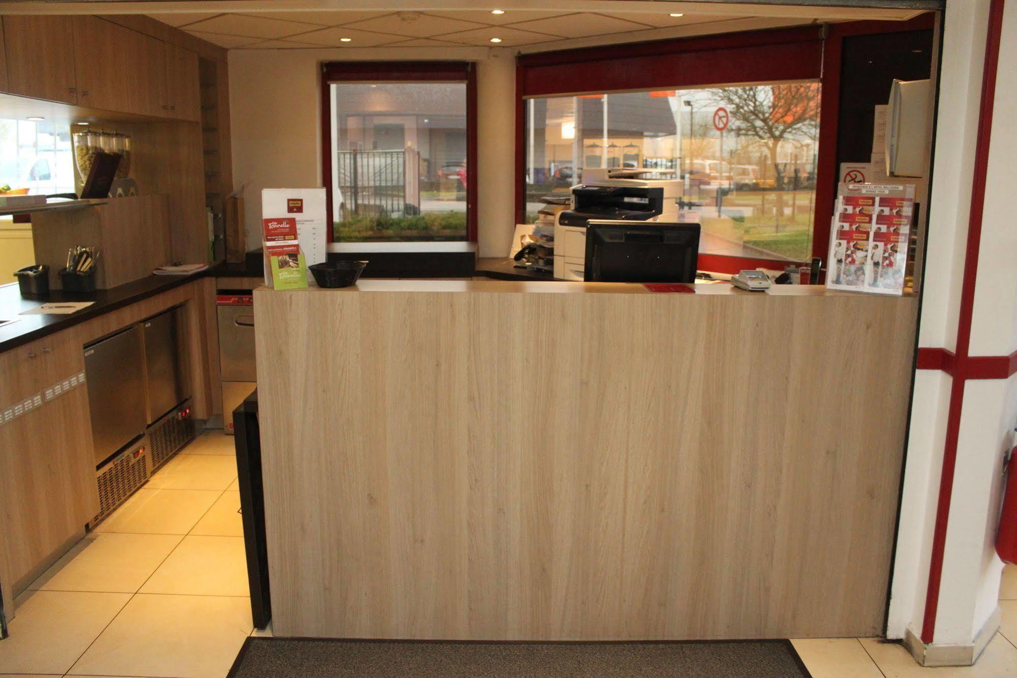 Welcomotel Coignières Esterno foto