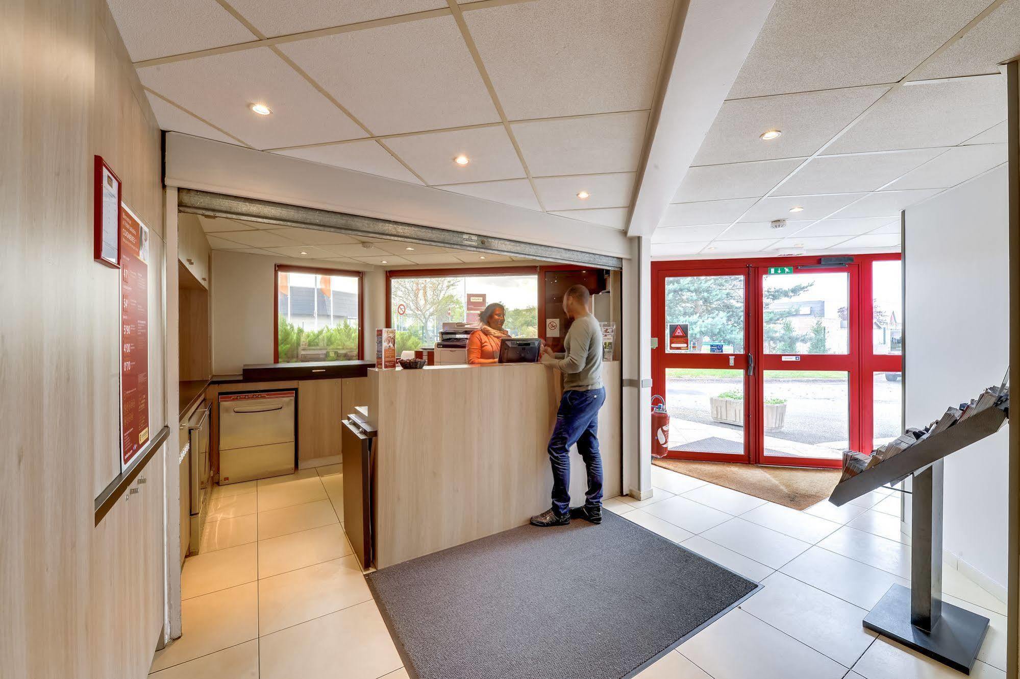 Welcomotel Coignières Esterno foto
