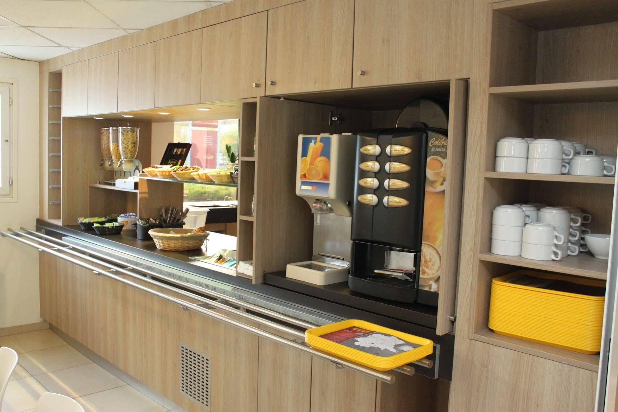 Welcomotel Coignières Esterno foto