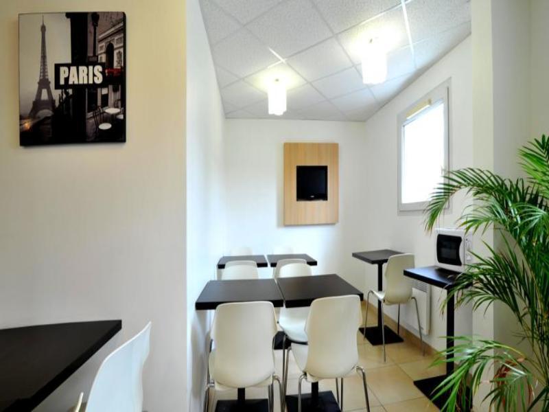 Welcomotel Coignières Esterno foto